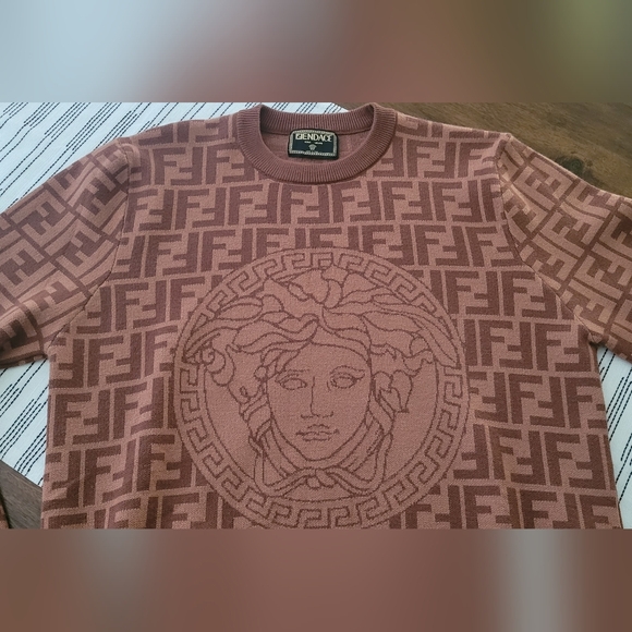 Versace x Fendi Sweater - Picture 9 of 13